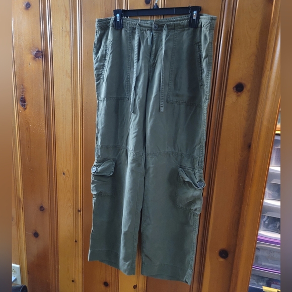 WOMEN'S OLD NAVY CARGO PANTS - Picture 1 of 3